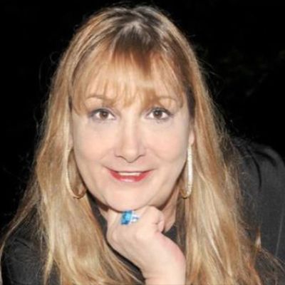  David Jolliffe ex wife, Patty Freedman poasing for a photo shoot